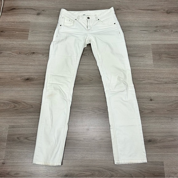 Athleta Denim - ATHLETA white straight leg jeans in a size 6tall G1
